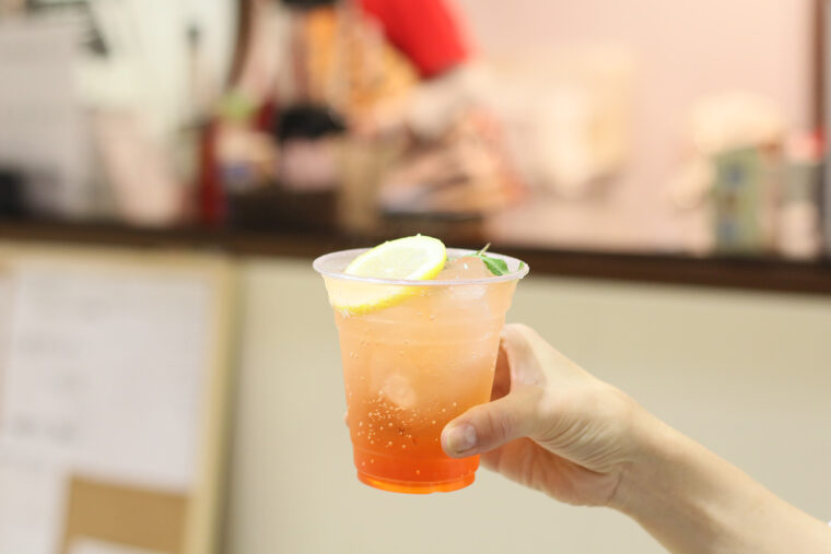 『アぺロールスプリッツ』（800 円）