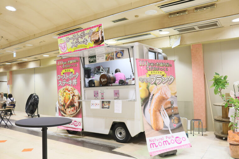 『ローストポーク丼』などが人気のモモコミートキッチンカー