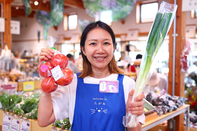 「今日も新鮮な護摩堂野菜が並んでいます！」