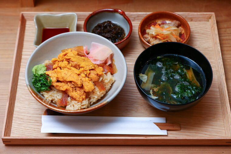 『うに丼』（1,800円）