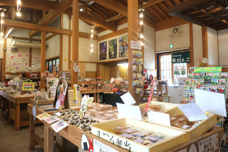 観光案内や物産の販売を行なう地域文化交流施設ちぐら