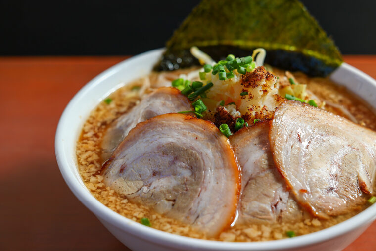 『バス盛りラーメン』（1,200円）