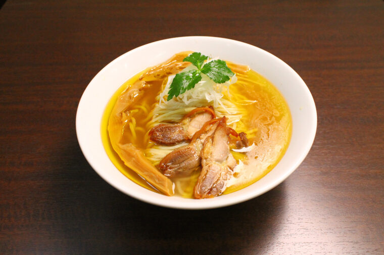 『親鶏中華そば（塩）』（900円）