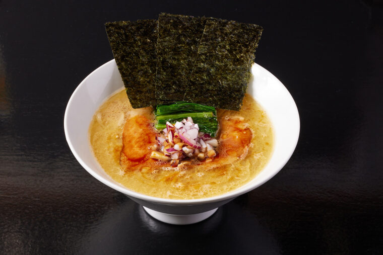 『まる鶏醤油らぁめん』（950円）