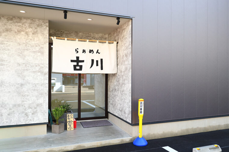 駐車場はお店の裏にもあります