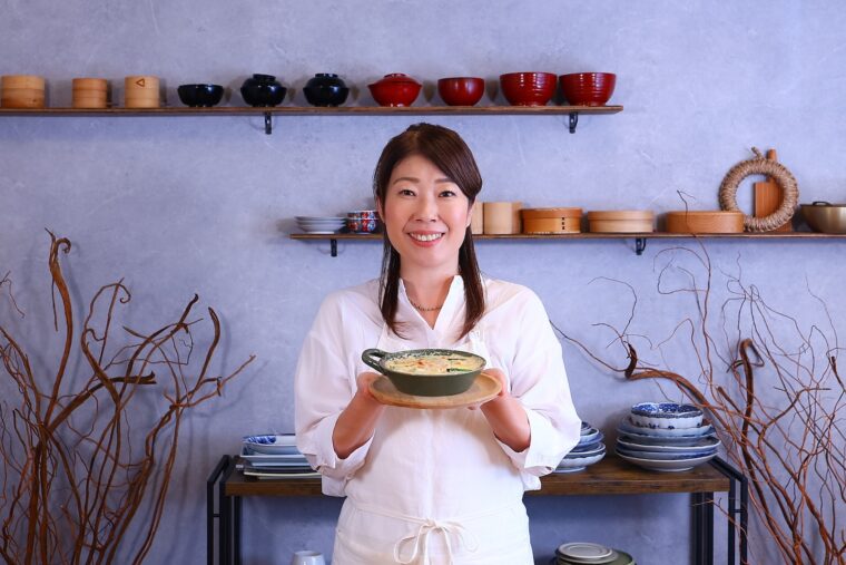 料理教室、レシピ開発、メディア出演など、多方面で「食」のプロデュースや情報発信を行なう。@waiolikitchen365