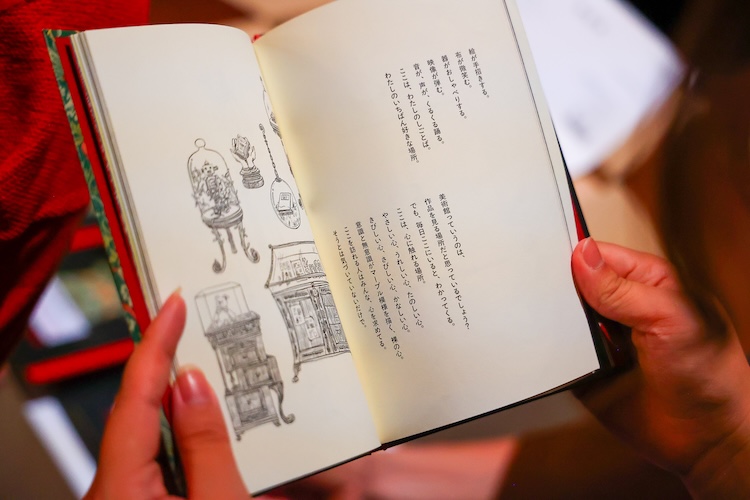 実際に手に取って読むことができる本もたくさん