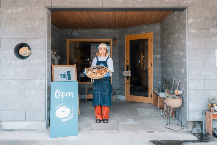 お店は絵本のベーグルの世界をイメージ