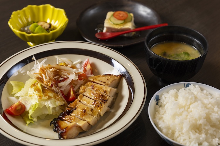 『みそ漬け鶏もも焼き定食』（1,430円）