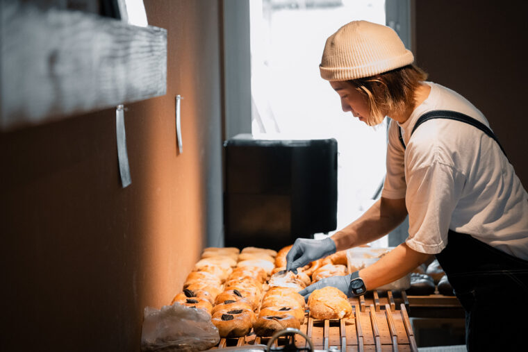 朝4時からオープンの11時までノンストップで 作業を行なってます