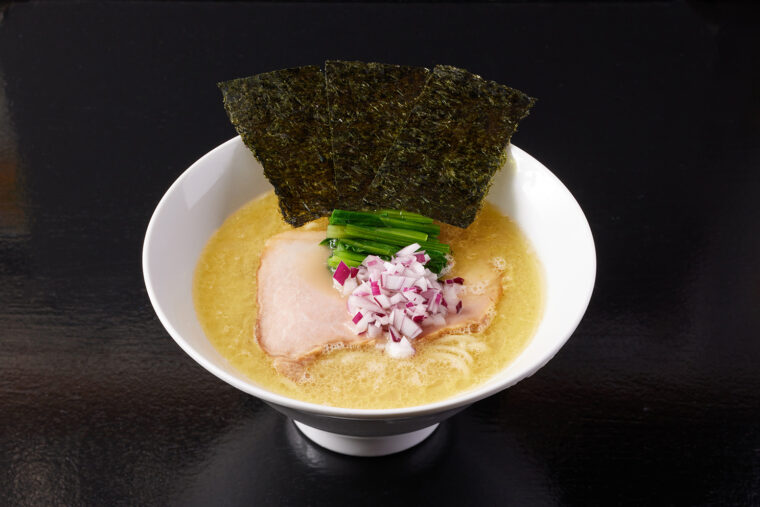 『まる鶏塩らぁめん』（950円）