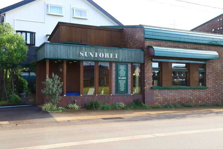 住宅街にあるお店。現在、駐車場工事中の可能性あり。ご注意を