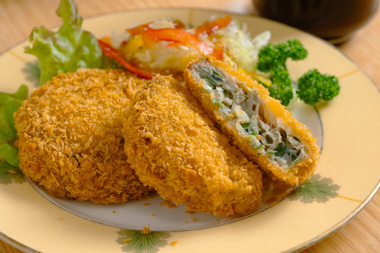 『佐っとびメンチ』（690円）もおすすめ