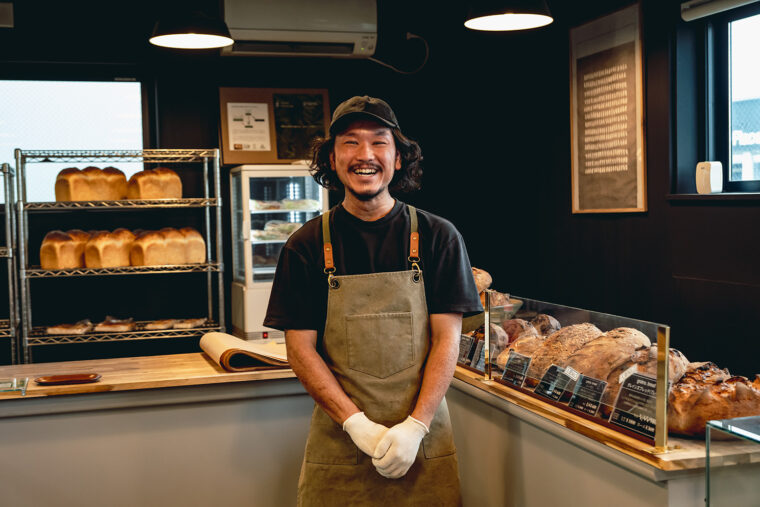 店主の西方さんは新潟市西区寺尾出身。パリ、ベルリン、ミラノでパンの製造を学び、今年2月にgrains.をオープン