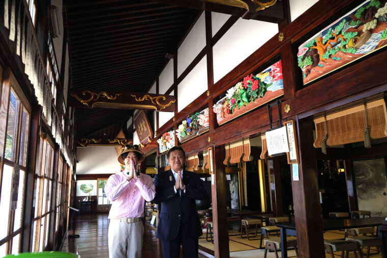 関興寺は上杉家ゆかりの由緒あるお寺だけど、仏教の教えを身近に感じることのできる住職のアイデアが満載です。本堂前の石庭も素晴らしい！