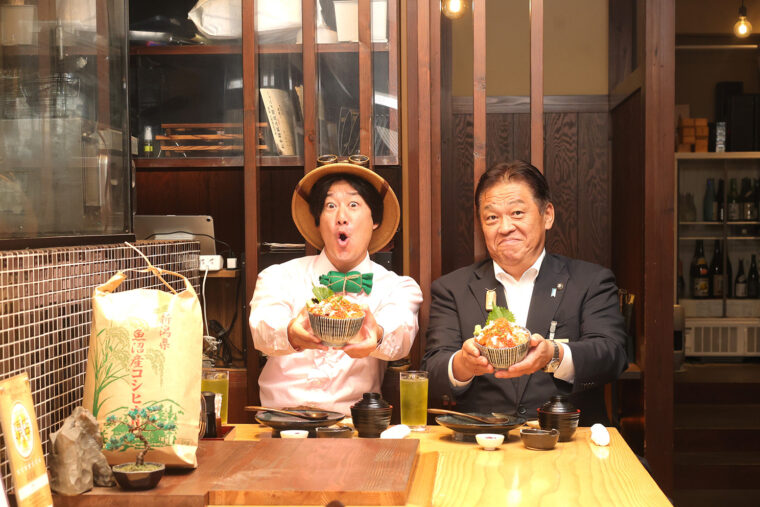 南魚沼の食材を炭火で焼き上げる炉端 焼きの店・魚沼炉端焼き鮮極にて。南魚沼産コシヒカリの土鍋ご飯がおいしそう!!