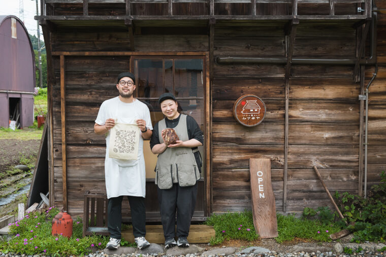 金谷さん夫妻。イベントにも積極的に出店している