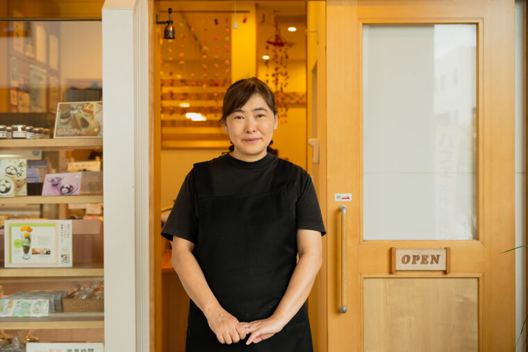 「地元の味として親しまれていることが分かってうれしいです。 思い出したら、いつでもお店に来てください」とスタッフ・野澤恵子さん